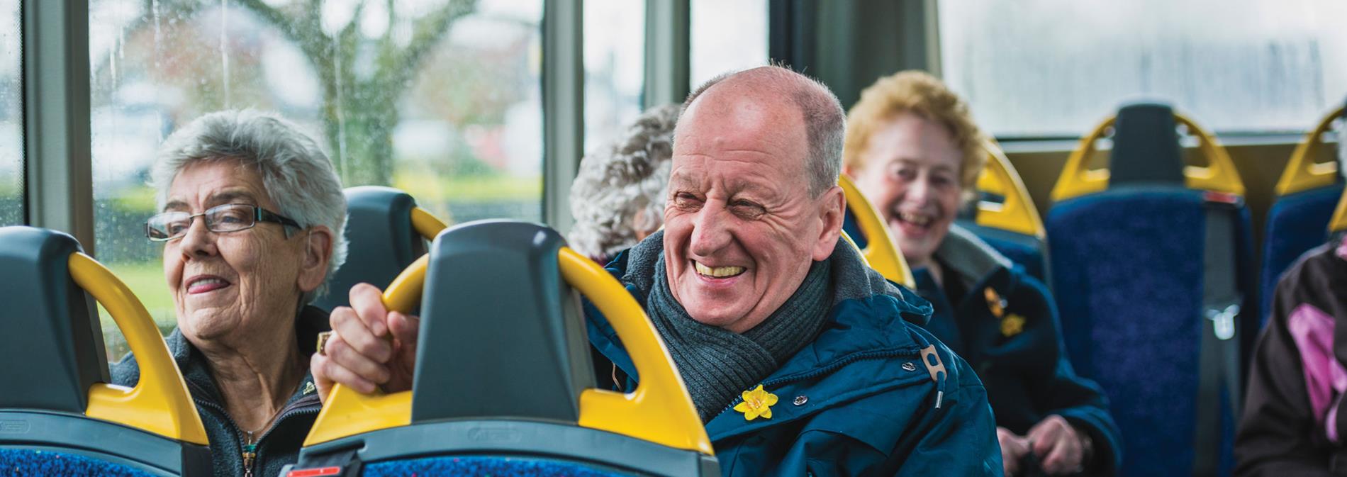 3 UK theme parks that you can easily get to by bus - CheckMyBus UK